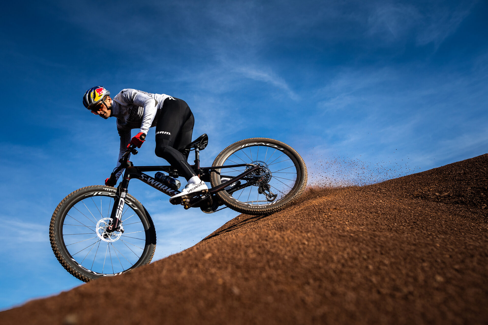 Epic 8 Pro EVO Frameset  - FOX FLOAT Factory v akci